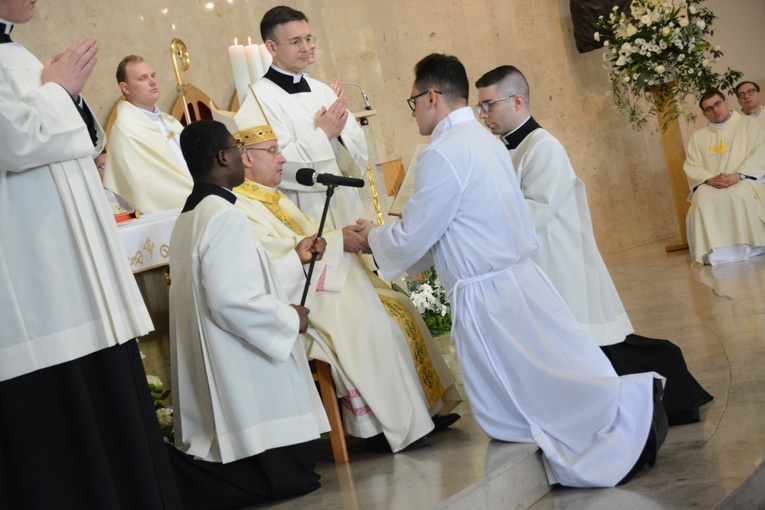Święcenia diakonatu