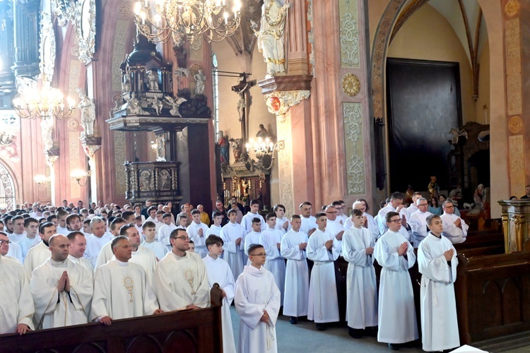 Błogosławieństwo lektorów, ceremoniarzy i nadzwyczajnych szafarzy