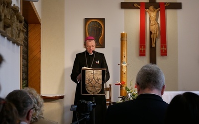 Pierwszy fragment Ewangelii św. Łukasza odczytał abp Tadeusz Wojda.