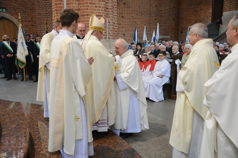 Pierwsza jubileuszowa pielgrzymka dekanalna do katedry