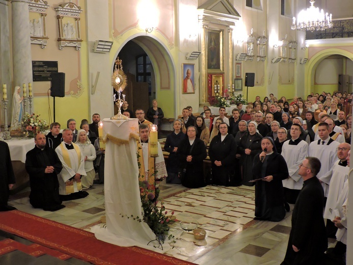 W programie była adoracja Najświętszego Sakramentu.