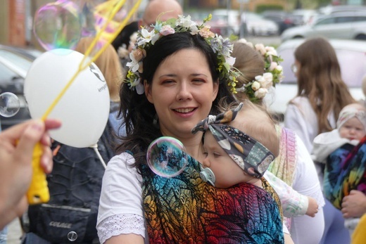 Chustotańce mam i niemowlaków na ulicach Bielska-Białej - 2022