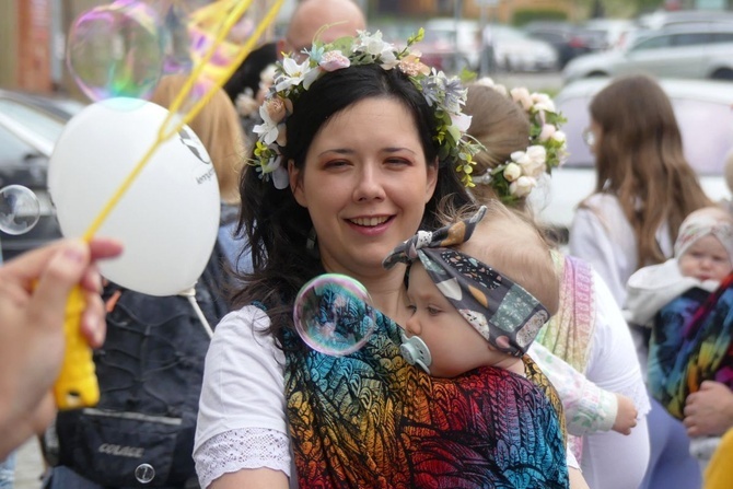 Chustotańce mam i niemowlaków na ulicach Bielska-Białej - 2022