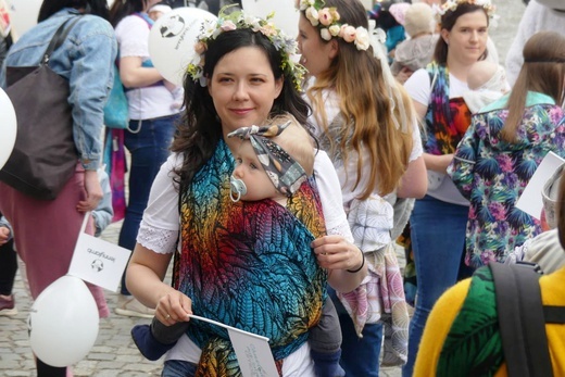 Chustotańce mam i niemowlaków na ulicach Bielska-Białej - 2022