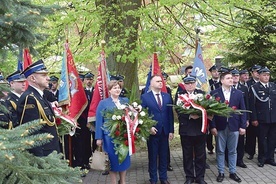 	Po Mszy św. pod pomnikiem św. Floriana złożono kwiaty.