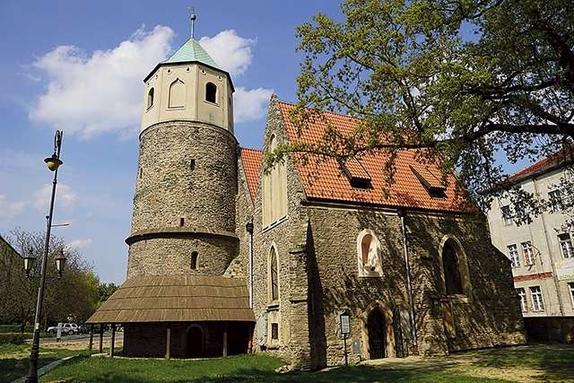 ▲	Rotunda znajduje się w pobliżu rynku.