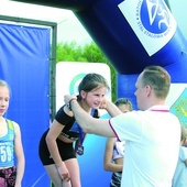 ▲	10-letnia Victoria Tovarnytska ze Lwowa, zwyciężczyni biegu  na 100 m wśród najmłodszych uczestników.