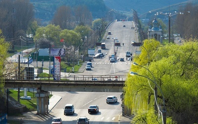 Posterunek straży granicznej Naddniestrza. Za mostem – terytorium Mołdawii.