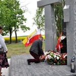 Odsłonięcie i poświęcenie pomnika ofiar II wojny światowej w Folwarku