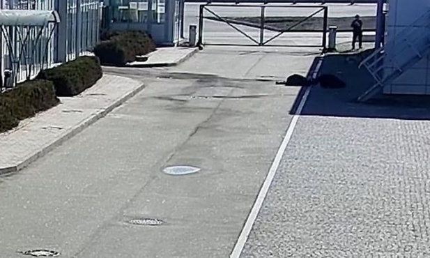 CNN publikuje wideo pokazujące rosyjskich żołnierzy strzelających w plecy cywilom
