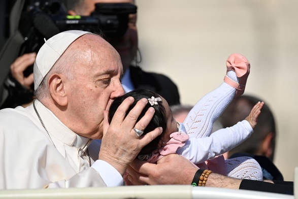 Papież zachęca do budowania przyszłości z migrantami i uchodźcami 