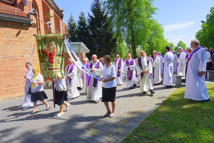 Pogrzeb werbisty o. Huberta Lupy, "proboszcza" oazowiczów