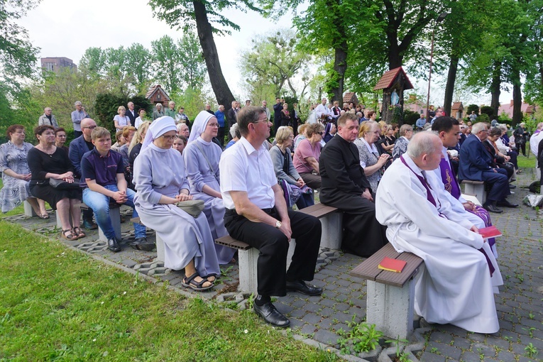 Pogrzeb werbisty o. Huberta Lupy, "proboszcza" oazowiczów