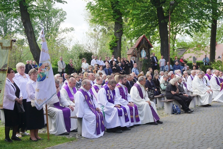 Pogrzeb werbisty o. Huberta Lupy, "proboszcza" oazowiczów