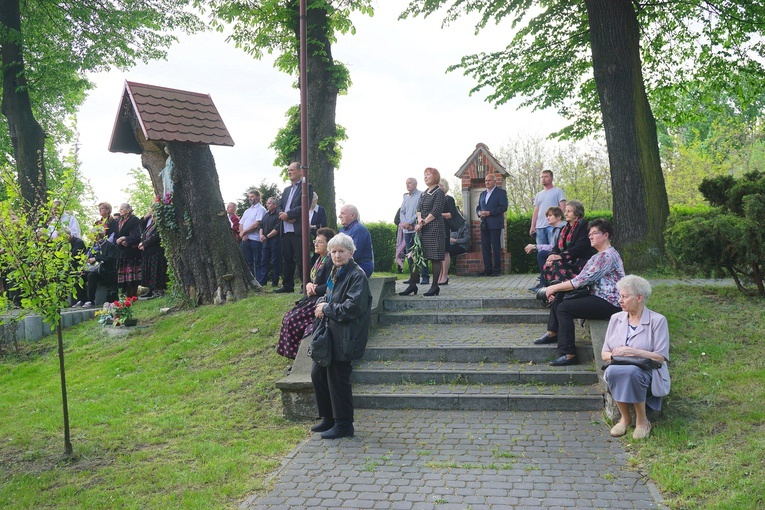 Pogrzeb werbisty o. Huberta Lupy, "proboszcza" oazowiczów