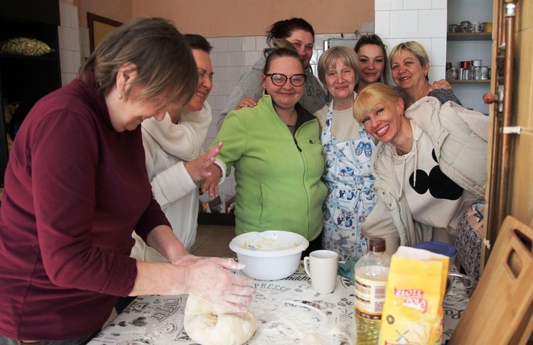 Tak się lepi ukraińskie pierogi w wapienickiej Klimczokówce