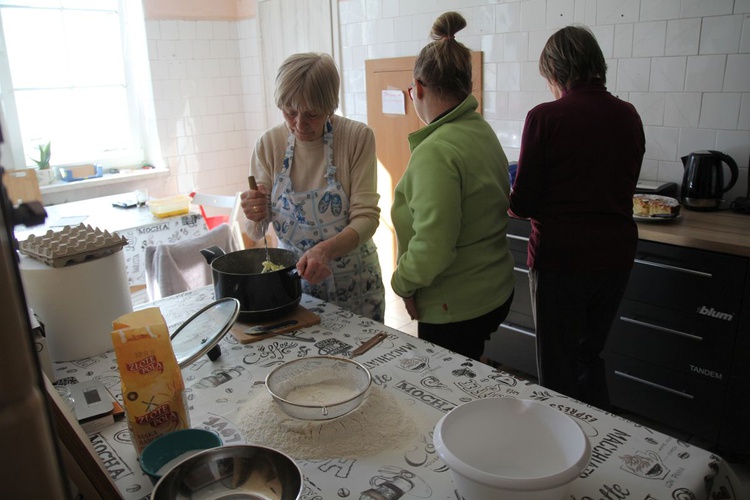 Tak się lepi ukraińskie pierogi w wapienickiej Klimczokówce