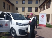 Auto poświęcił abp Stanisław Budzik.