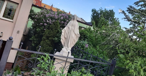 Legnica. Ponad 20 osób oddało się w duchową niewolę