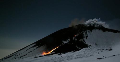 Etna pluje ogniem coraz bardziej