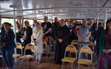 Modlitwa majowa na sandomierskim statku pasażerskim.