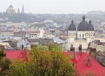 Kościelne wieże nad Lwowem