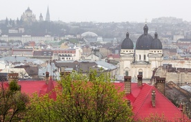 Kościelne wieże nad Lwowem