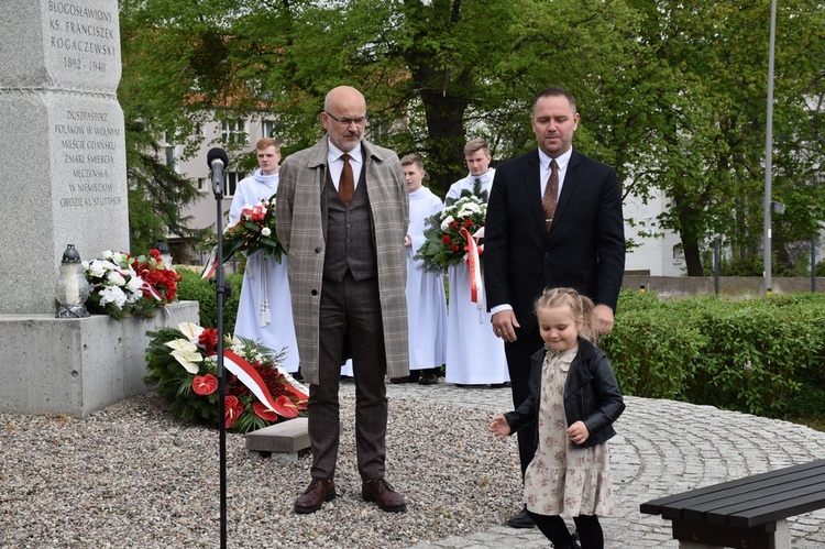 Tablica upamiętniająca bł. ks. Rogaczewskiego