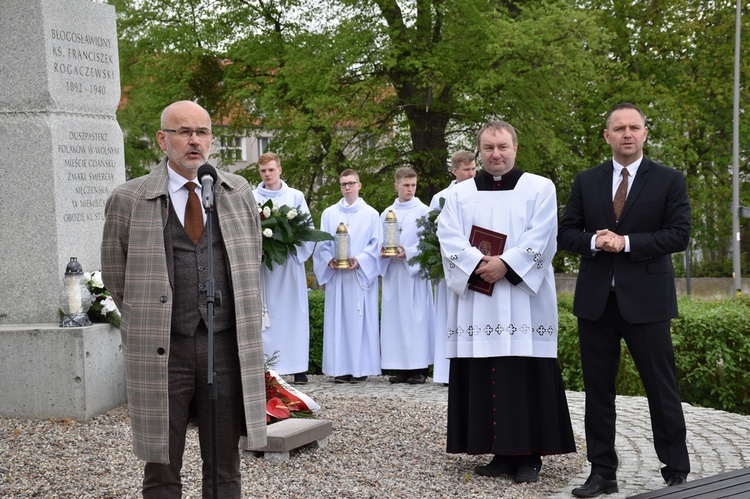 Tablica upamiętniająca bł. ks. Rogaczewskiego