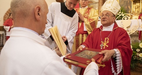 Mąż, ojciec, dziadek. Właśnie przyjął święcenia