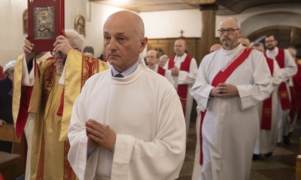 Mąż, ojciec, dziadek. Właśnie przyjął święcenia