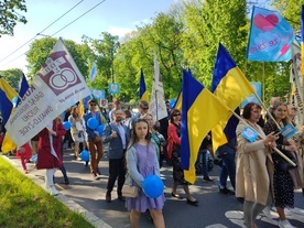 W marszu udział wzięli przedstawiciele różnych stanów. 