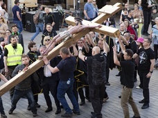 Wielotysięczna procesja różańcowa w Warszawie. Zadziwiła miasto