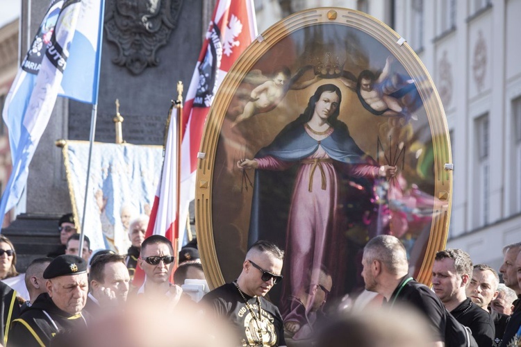 Wielka procesja różańcowa. Za Polskę