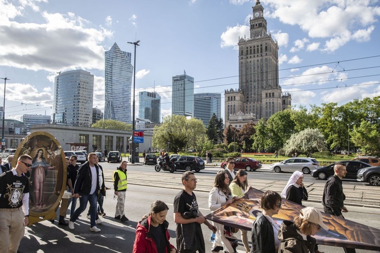 Wielka procesja różańcowa. Za Polskę