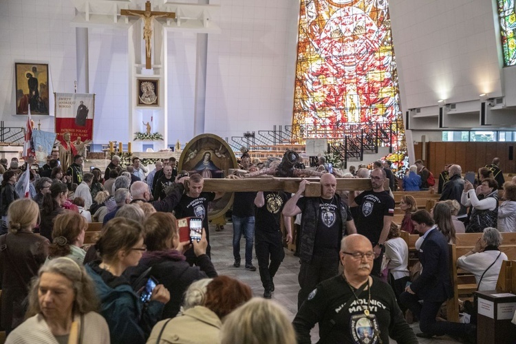 Wielka procesja różańcowa. Za Polskę