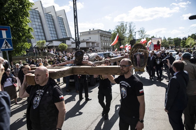 Wielka procesja różańcowa. Za Polskę