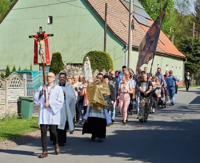 Głuszyca. Procesja pokutna w intencji Polski