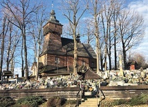 	Sylwetka budowli widoczna jest z daleka.