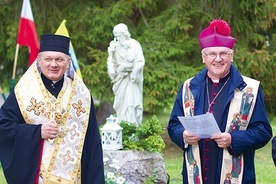 Biskup Arkadiusz Trochanowski i abp Józef Górzyński poświęcili figurę św. Józefa, patrona wygnańców.