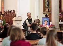 Zgromadzeni w świątyni modlili się przy relikwiach błogosławionego, wysłuchali konferencji, trwali na adoracji Najświętszego Sakramentu i uczestniczyli w Mszy św.