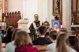 Zgromadzeni w świątyni modlili się przy relikwiach błogosławionego, wysłuchali konferencji, trwali na adoracji Najświętszego Sakramentu i uczestniczyli w Mszy św.