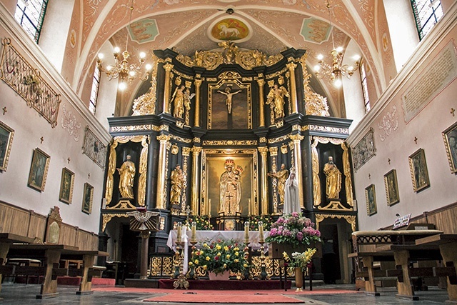 Przed obrazem Królowej Pokoju w Stoczku Klasztornym wierni modlą się od ponad trzystu lat 