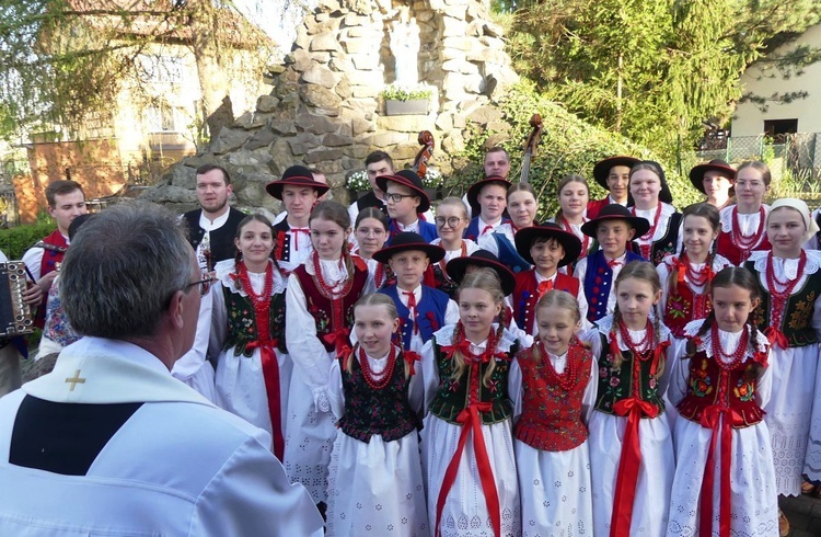 Dziękczynny koncert "Małego Haśnika" z Żabnicy dla Matki Bożej w Leśnej