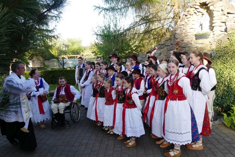 Dziękczynny koncert "Małego Haśnika" z Żabnicy dla Matki Bożej w Leśnej