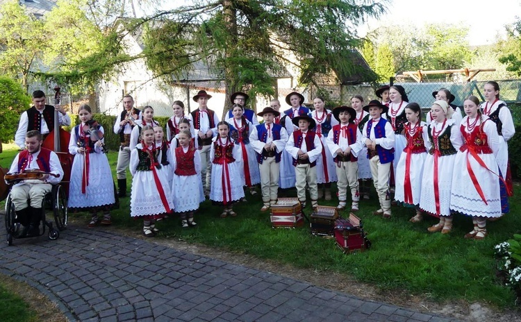 Dziękczynny koncert "Małego Haśnika" z Żabnicy dla Matki Bożej w Leśnej