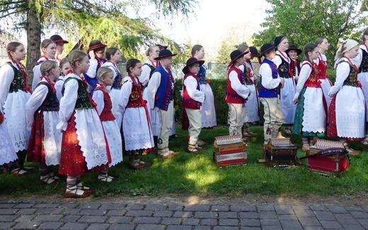 Dziękczynny koncert "Małego Haśnika" z Żabnicy dla Matki Bożej w Leśnej