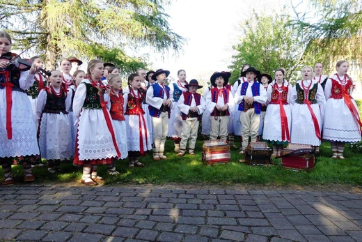 Dziękczynny koncert "Małego Haśnika" z Żabnicy dla Matki Bożej w Leśnej