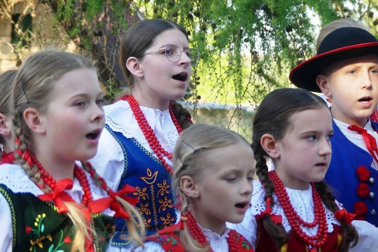 Dziękczynny koncert "Małego Haśnika" z Żabnicy dla Matki Bożej w Leśnej