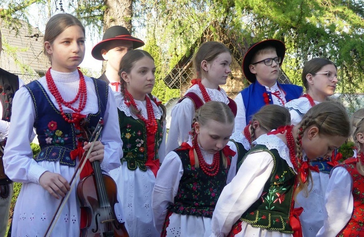 Dziękczynny koncert "Małego Haśnika" z Żabnicy dla Matki Bożej w Leśnej